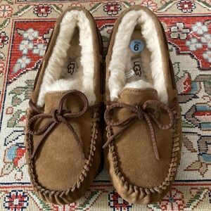 UGG Slippers Moccasin Chestnut Women’s 6 NWOT
